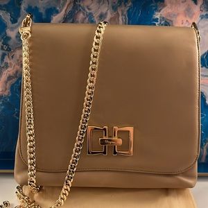 ⭐️ Salvatore Ferragamo tan/beige/caramel  large crossbody w unbranded chain